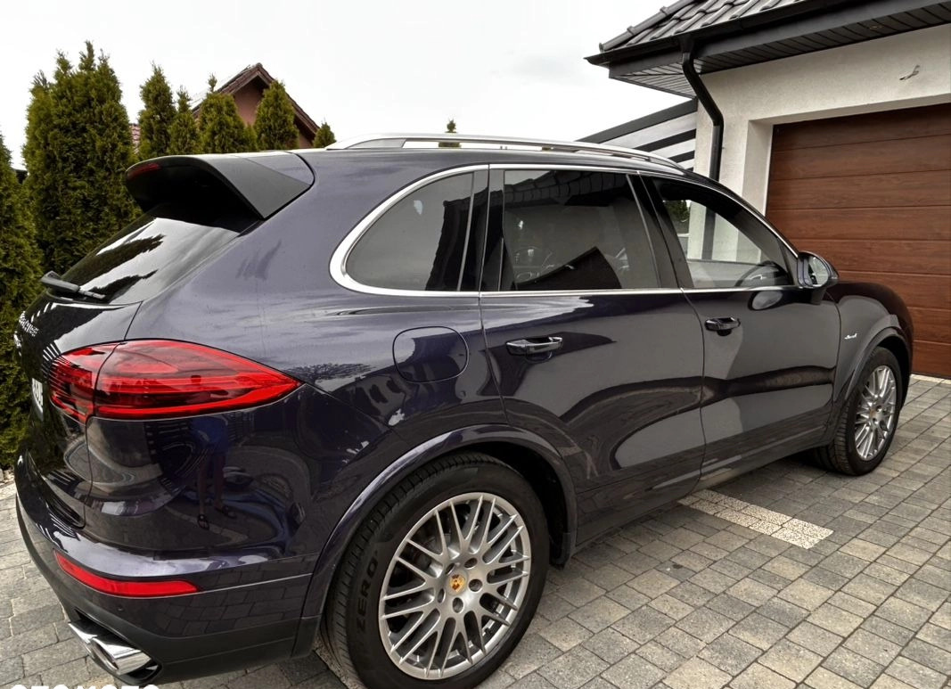 Porsche Cayenne cena 229000 przebieg: 200000, rok produkcji 2017 z Międzybórz małe 667